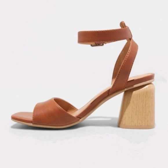 Women's Lauren Heels - Universal Thread" Brown - Picture 2 of 8